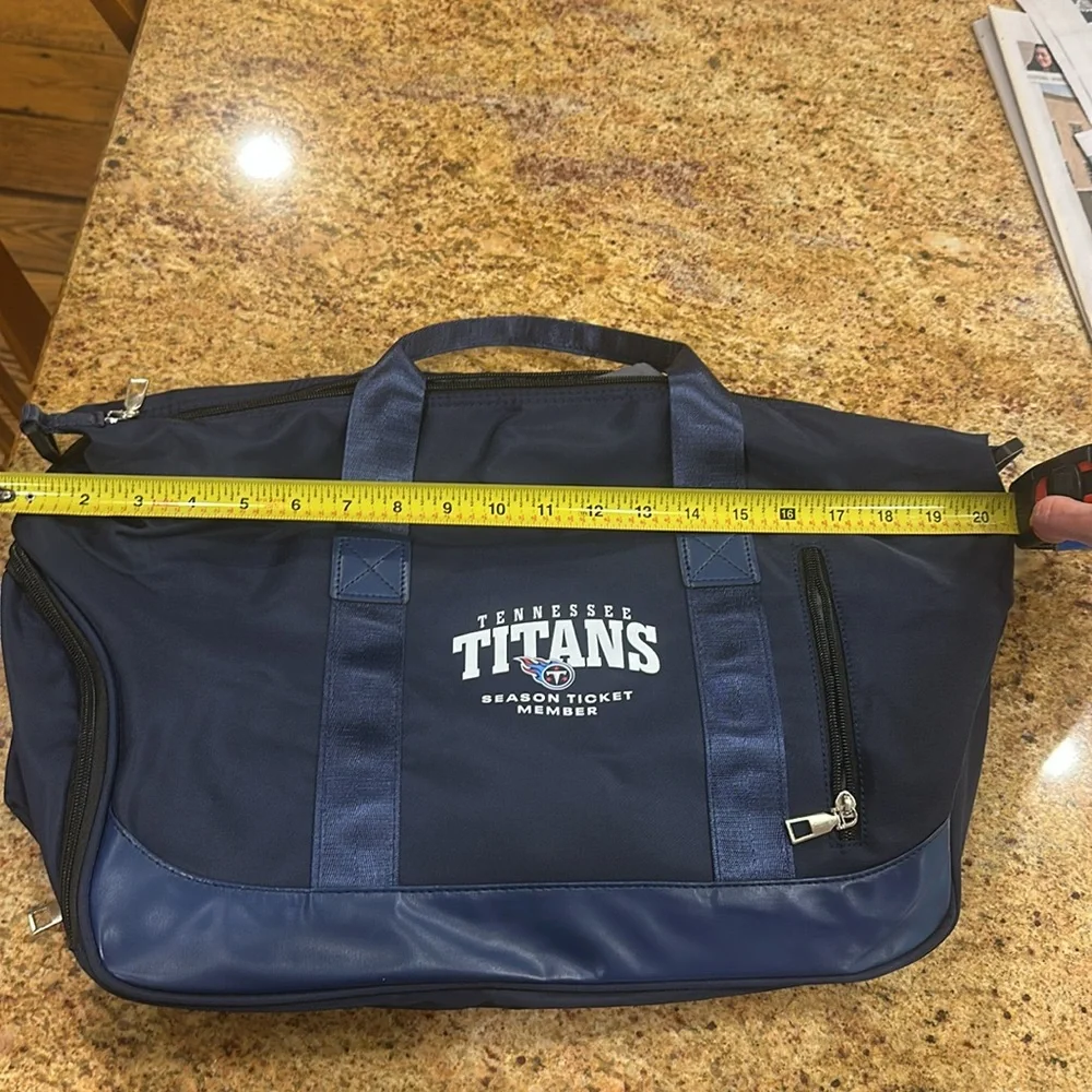 NEW🏈TENNESSEE TITANS NAVY BLUE GYM BAG/ DUFFEL WITH LOGO AND SHOULDER STRAP